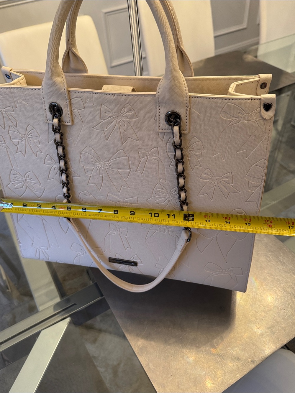 Betsey Johnson XOKiara2 Embossed Bow Creme Tote W/ Wristlet-NWOT - Picture 4 of 15